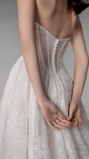Νυφικό σε γραμμή Α από δαντέλα με παγιέτες σε όλη την επιφάνεια – 55244