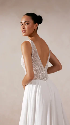 Νυφικό a-line από λαμπερό chiffon με βαθύ v ντεκολτέ και ανοιχτή πλάτη V – 11396