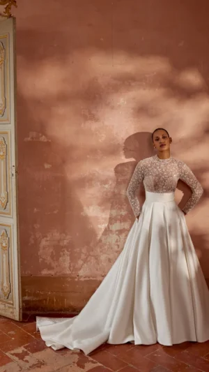 Νυφικό a-line από mikado με ψηλό λαιμό και κεντημένο μπουστο – 88464