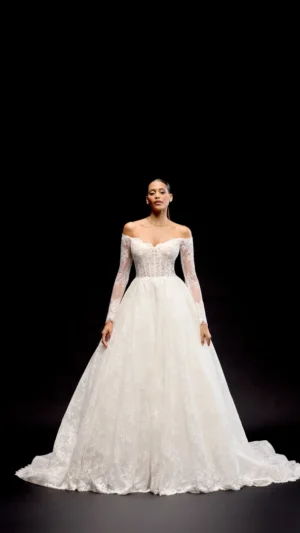 Νυφικό από chantilly δαντέλα με μανίκια – 99348